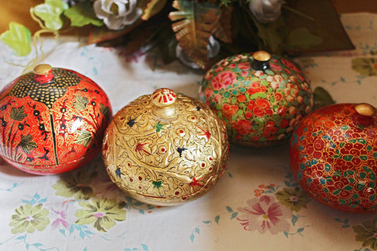 Handcrafted Kashmiri Paper Mache Boxes: Exquisite Artistry from India.