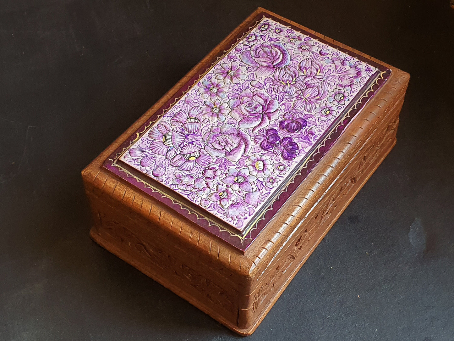 Wooden box for personalized jewellery storage with secret slider-