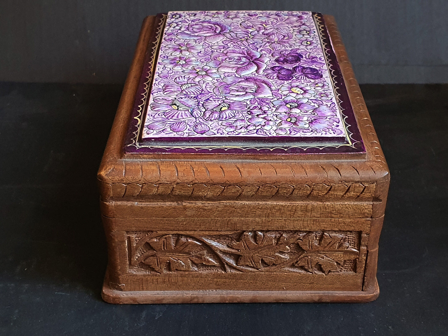 Wooden box for personalized jewellery storage with secret slider-
