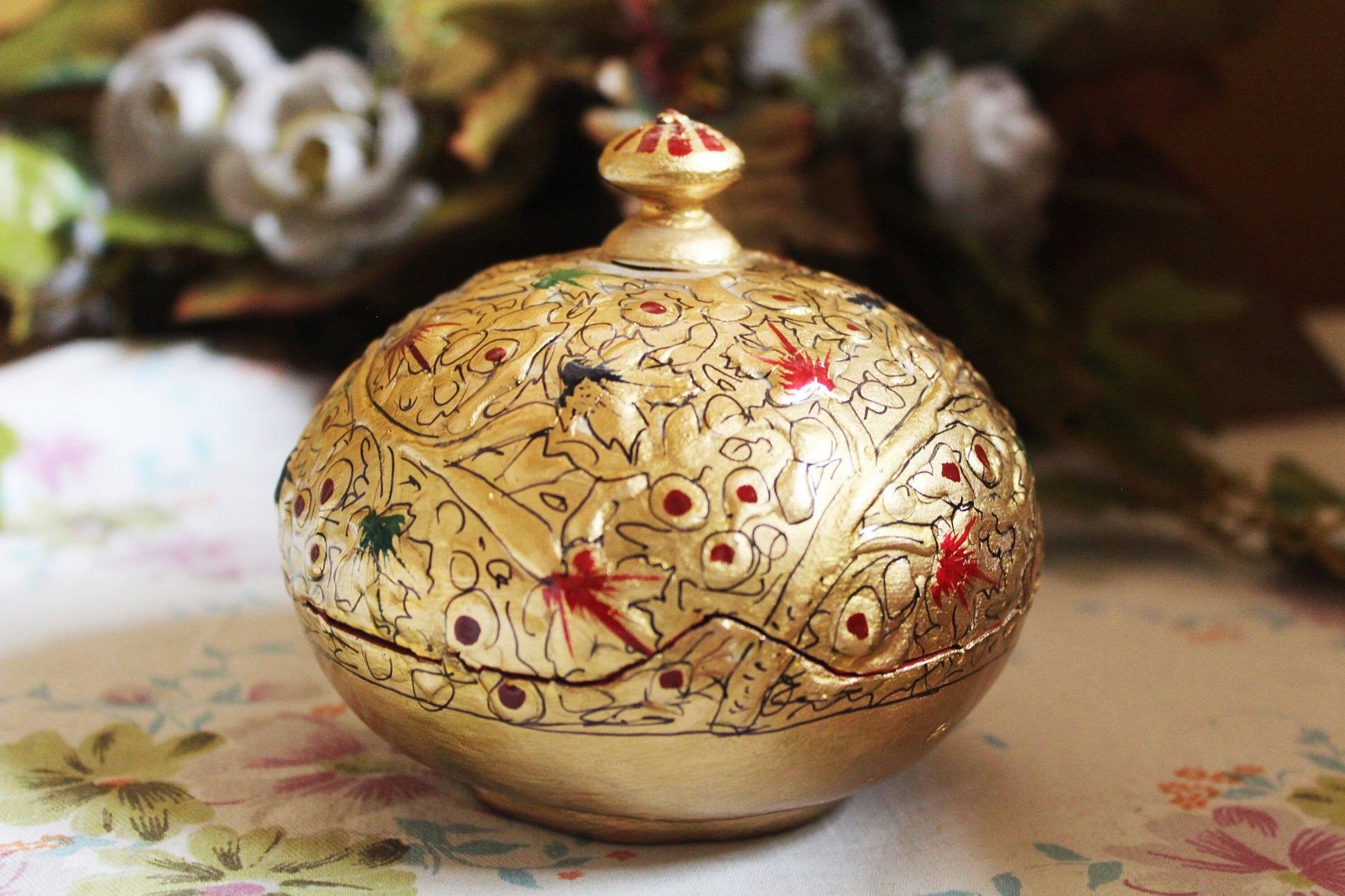 Handcrafted Kashmiri Paper Mache Boxes: Exquisite Artistry from India.