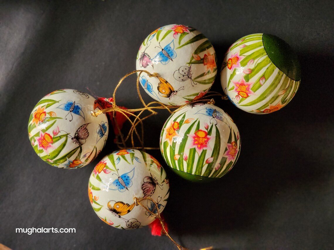 Bridal
party decor baubles lacquered paper mache Kashmir-