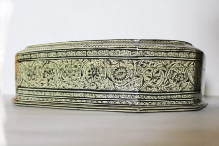 Vintage
jewelry box from Kashmir: Cedar Jewelry Box Made of Lacquered Papier Mache