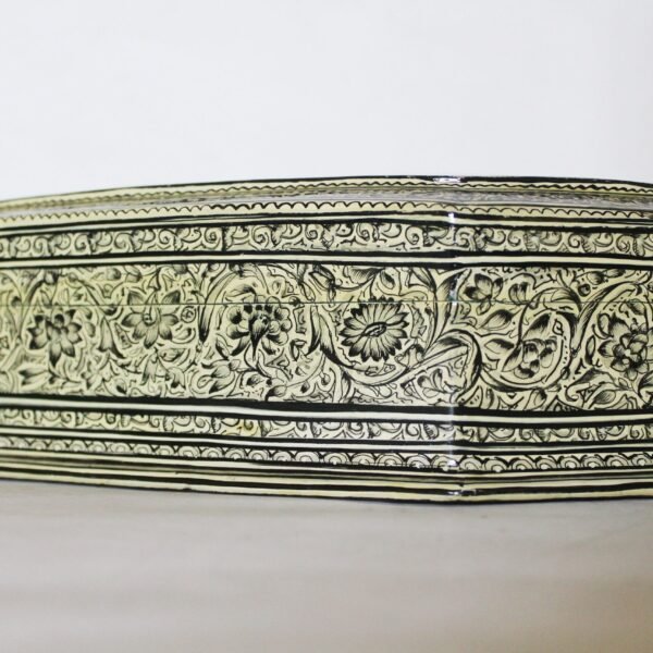 Vintage jewelry box from Kashmir: Cedar Jewelry Box Made of Lacquered Papier Mache