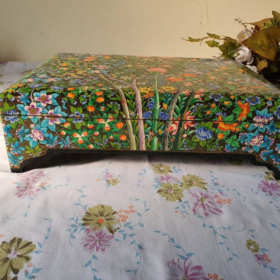 Wedding
antique jewelry box with lock, Flower and bird theme jewelry box, Wooden Real
gold painted trunk-