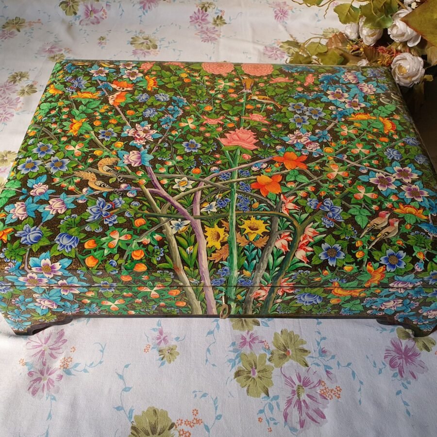 Wedding
antique jewelry box with lock, Flower and bird theme jewelry box, Wooden Real
gold painted trunk-