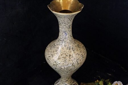 Metallic
vase for bride room-bedroom art vase