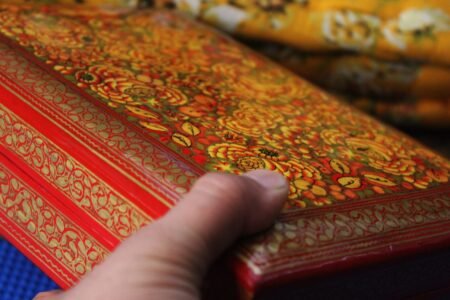 Hand-Painted
Floral Earring Box - Exquisite Jewelry Storage