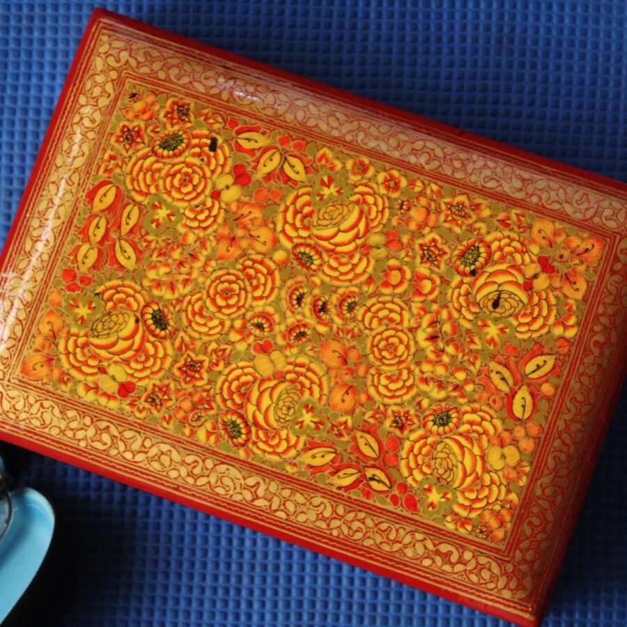 Hand-Painted
Floral Earring Box - Exquisite Jewelry Storage