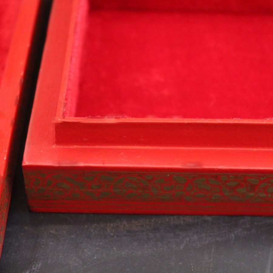 Hand-Painted
Floral Earring Box - Exquisite Jewelry Storage