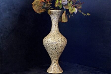 Metallic
vase for bride room-bedroom art vase