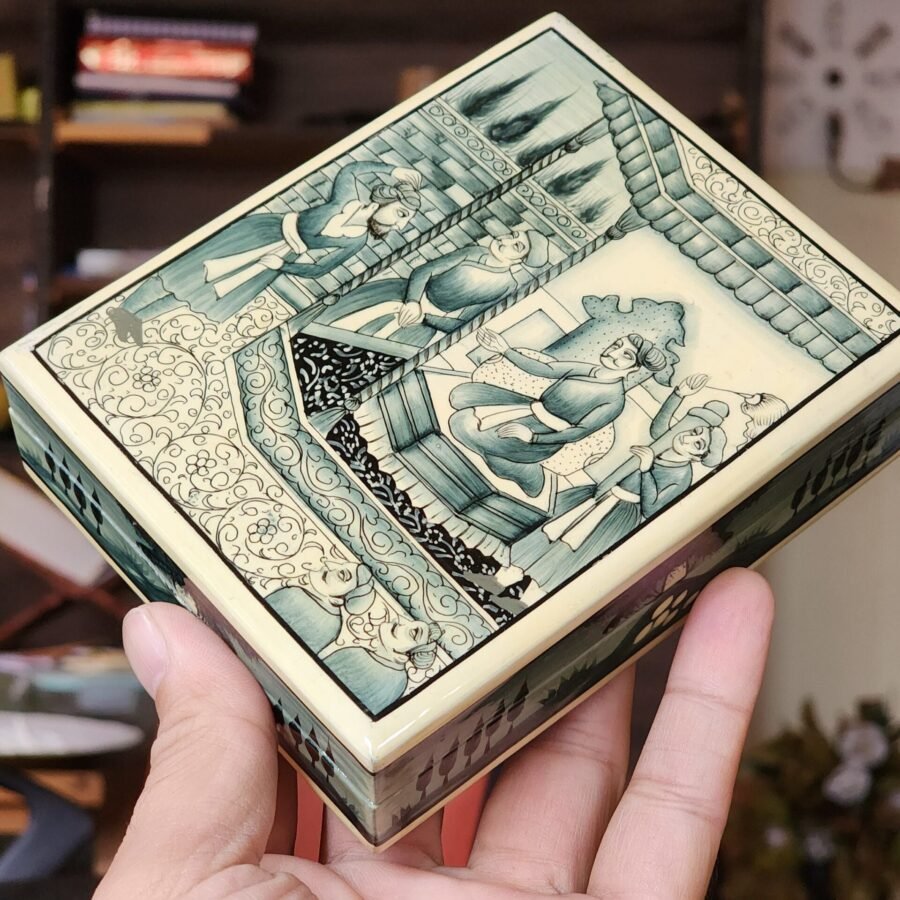 Mughal
hand painted small jewelry box art personalized gifts wooden with lid made
with paper mache folk art