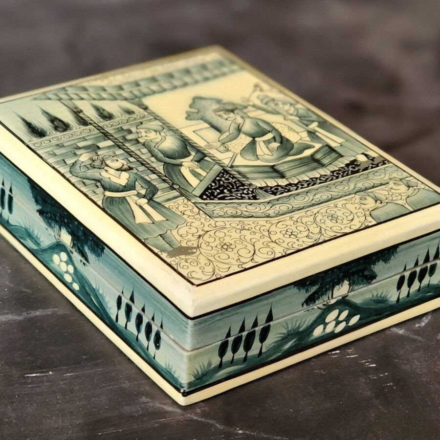 Mughal
hand painted small jewelry box art personalized gifts wooden with lid made
with paper mache folk art