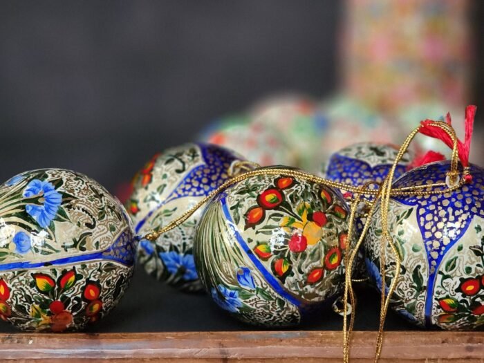 Handmade
decor bridesmaid gifts hanging decorative balls-