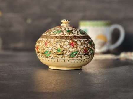 Mid
century engagement ring box : Kashmiri paper mache chinar embossed-