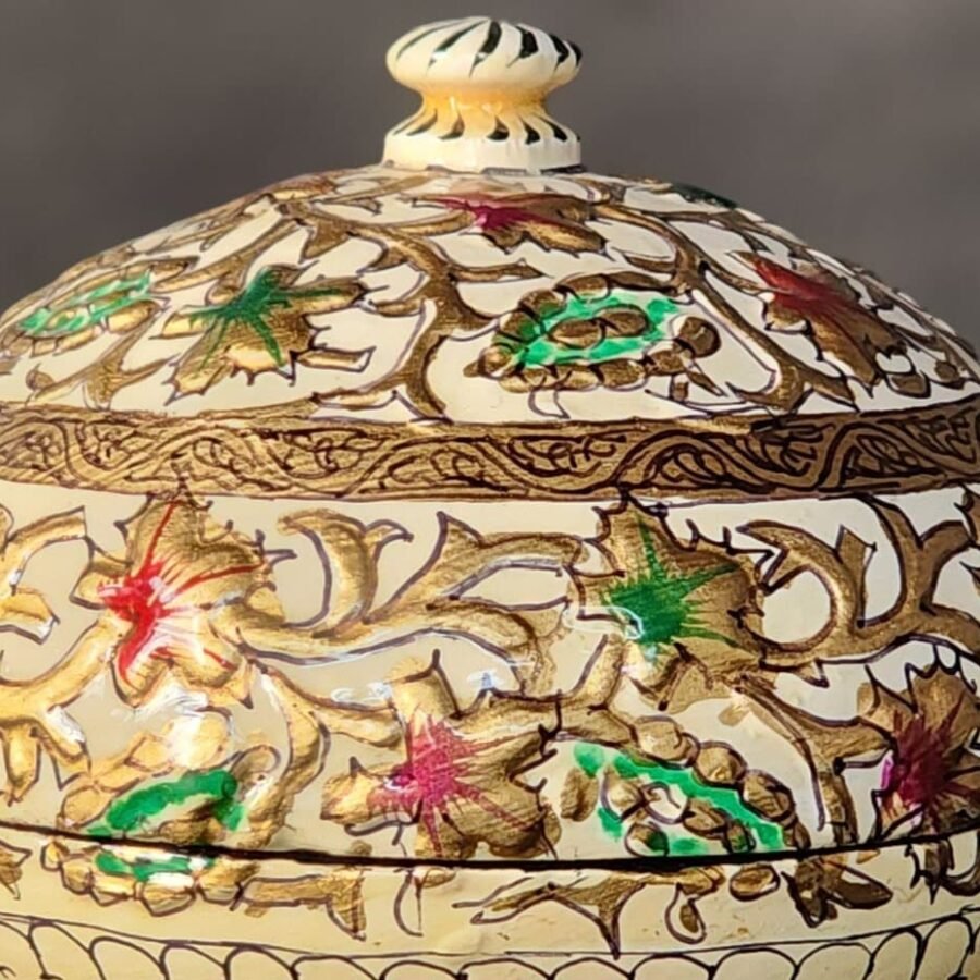 Mid
century engagement ring box : Kashmiri paper mache chinar embossed-