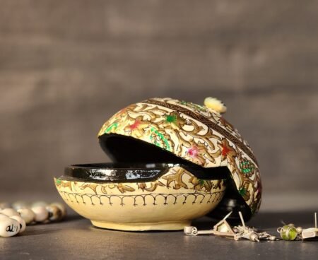 Mid
century engagement ring box : Kashmiri paper mache chinar embossed-