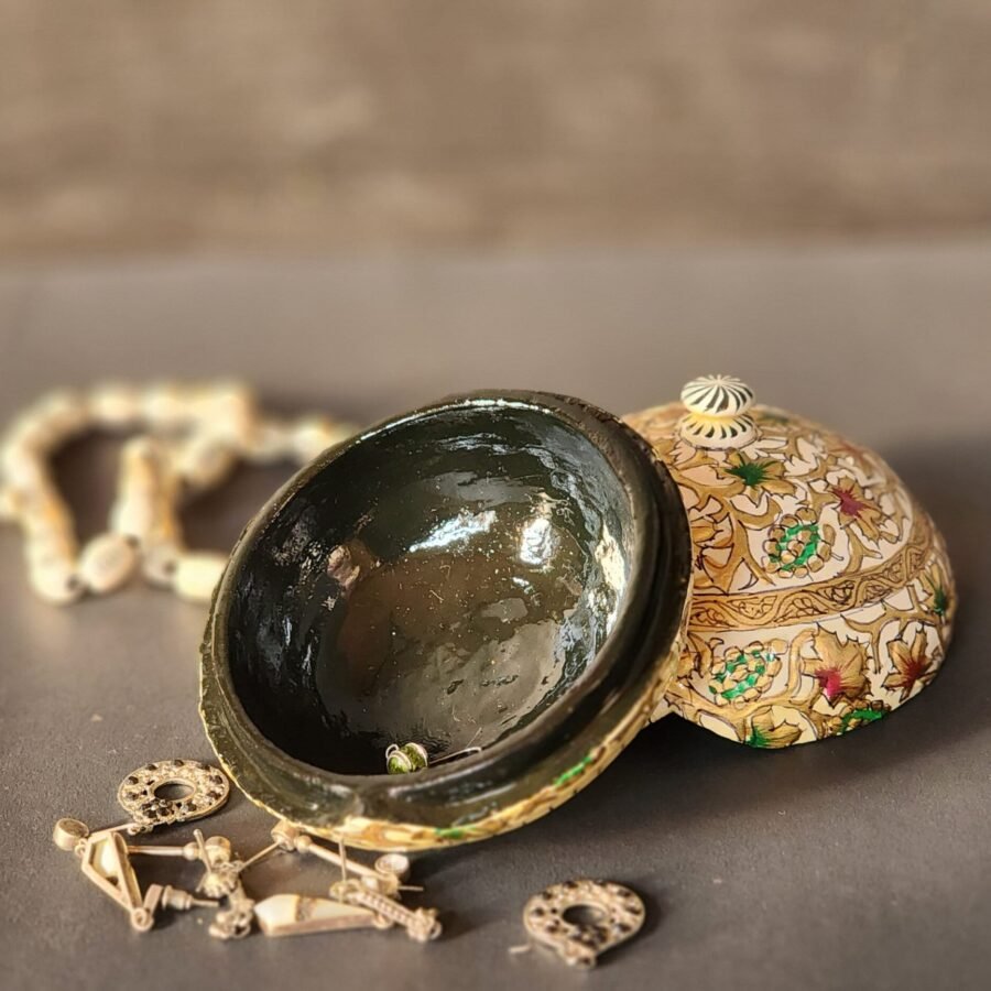 Mid
century engagement ring box : Kashmiri paper mache chinar embossed-