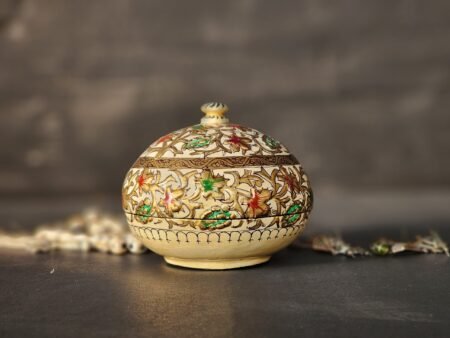 Mid
century engagement ring box : Kashmiri paper mache chinar embossed-