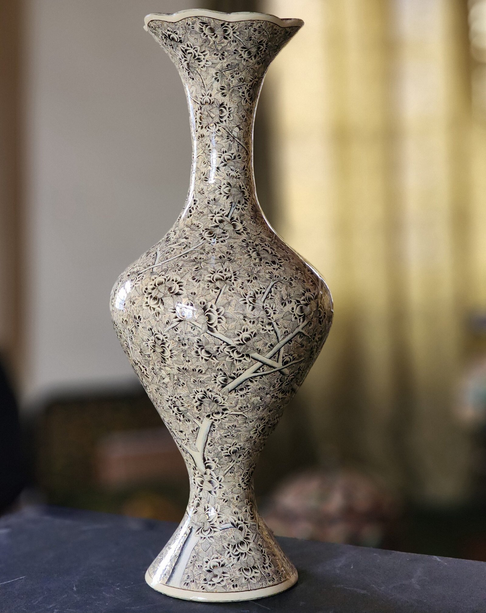 Metallic
vase for bride room-bedroom art vase