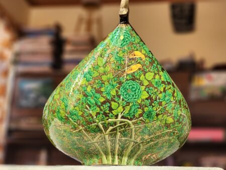 Handcrafted
Brass and Paper Mache Fruit Bowl - Timeless Artistry