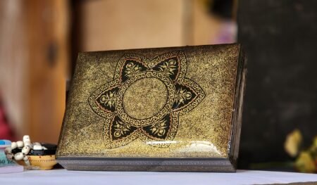 Handmade
bracelet box