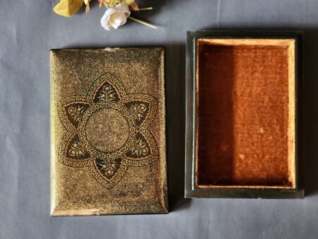 Handmade
bracelet box