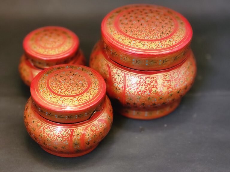 Islimi Art Kashmiri papier mache art form