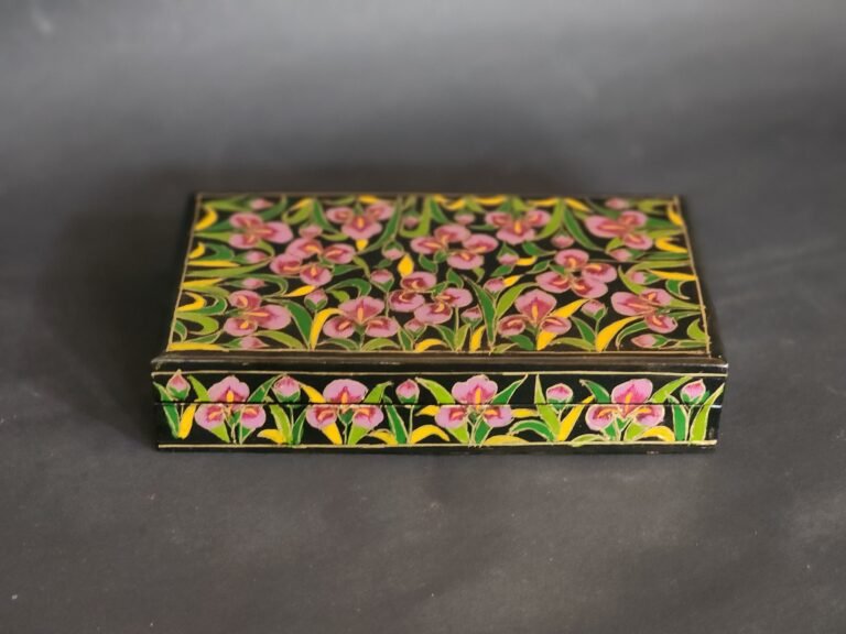 Hand-Painted
  Box chain necklace - Exquisite Paper Mache Jewelry Box- Perfect for Summer
  Gifting