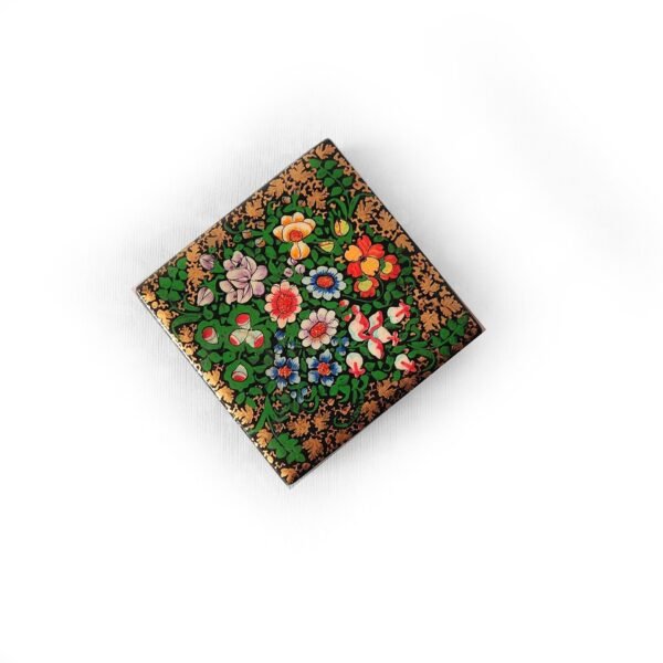 Hand-Painted box for gold jewellery – A Unique Blend of Craftsmanship and Romance.
