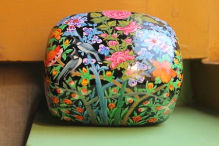 Shabe Gul e Wilayat Papier Mache Box - Nightingale art on a black base - Image 6