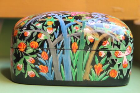 Shabe Gul e Wilayat Papier Mache Box - Nightingale art on a black base - Image 7