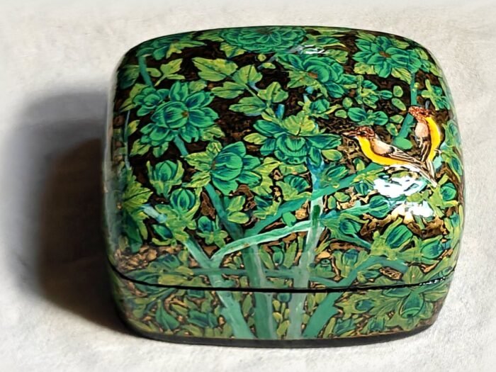 Green papier mache jewelry box, Emerald Garden No. 1, hand-painted with a pair of golden songbirds and real 24K gold strokes, with the lid on