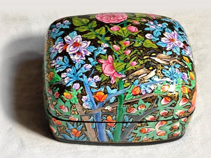 Myna bird papier mache box, Rose Garden No. 2, hand-painted with a pair of mynas and real 24K gold strokes, with the lid on